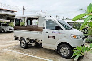 Free self parking, free valet parking - Krabi Hipster Hotel (Krabi)