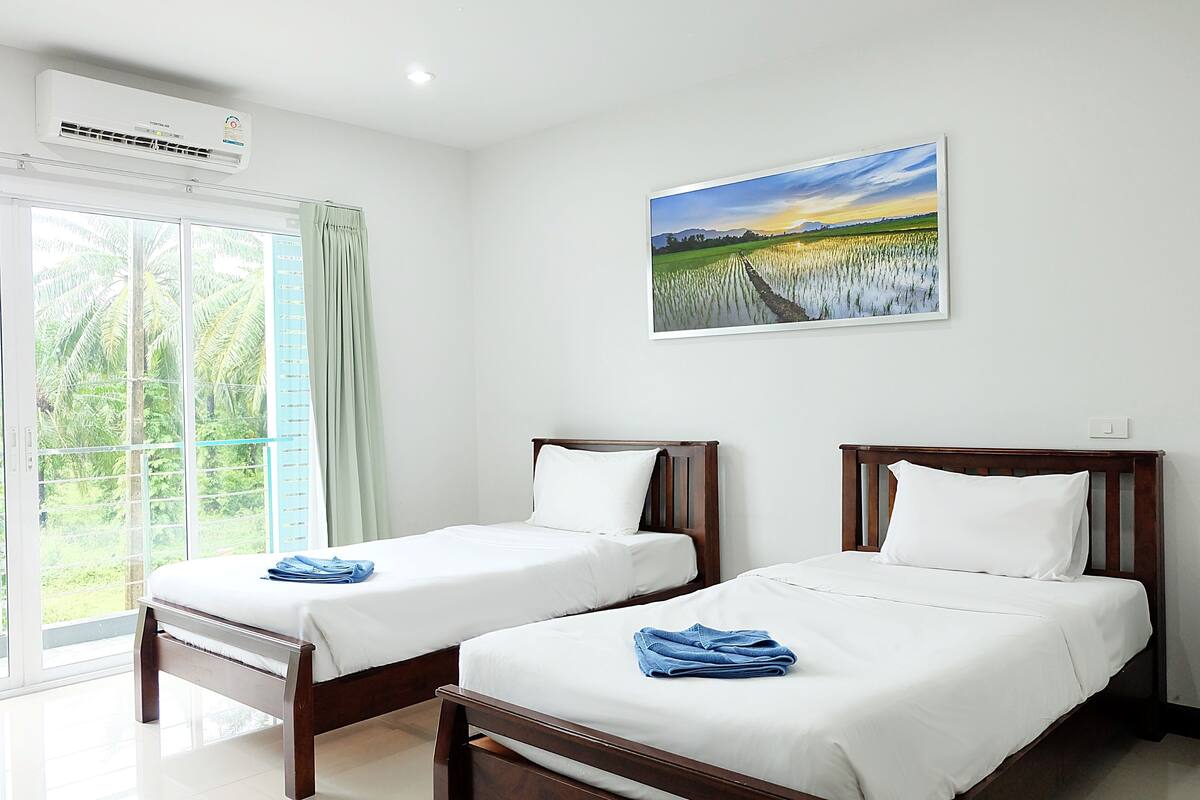 Habitación estándar doble | Ropa de cama hipoalergénica, escritorio, camas supletorias y wifi gratis