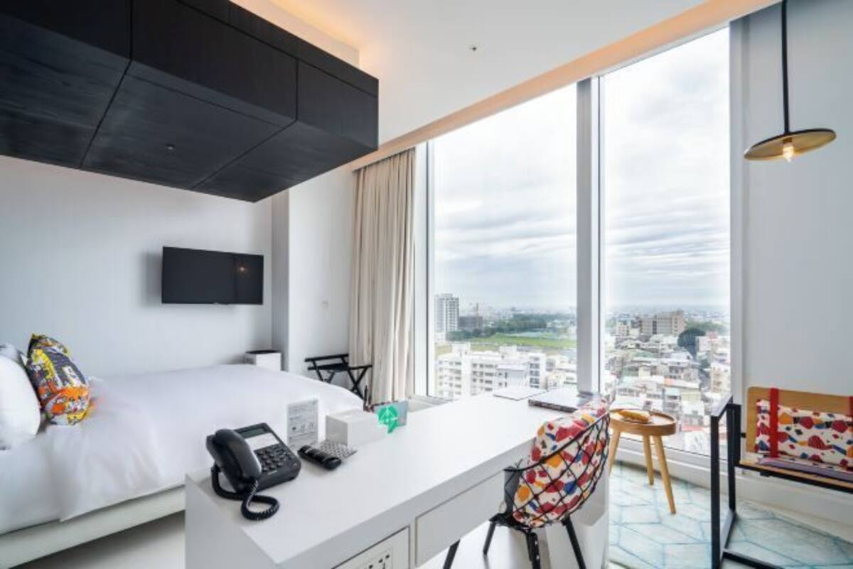 1 bedroom, in-room safe, blackout curtains, soundproofing