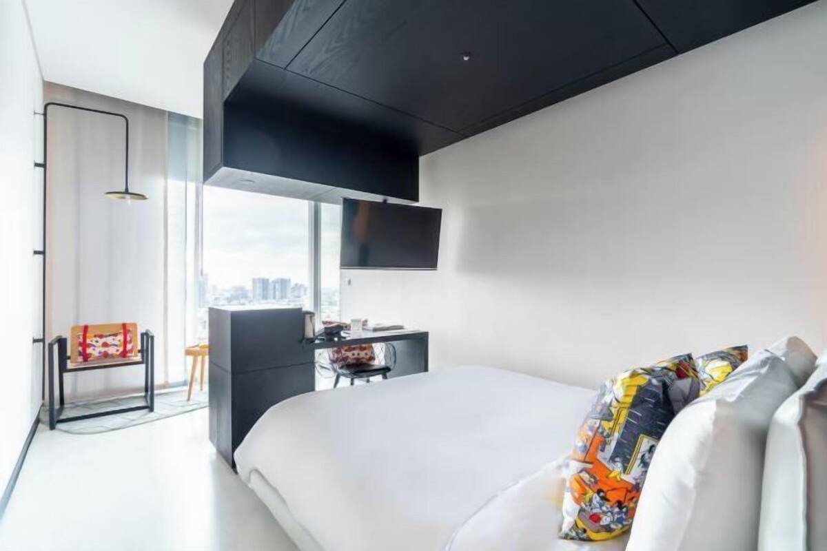 1 bedroom, in-room safe, blackout curtains, soundproofing
