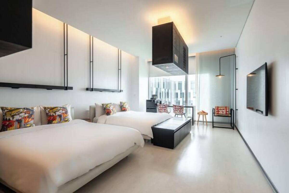 1 bedroom, in-room safe, blackout curtains, soundproofing