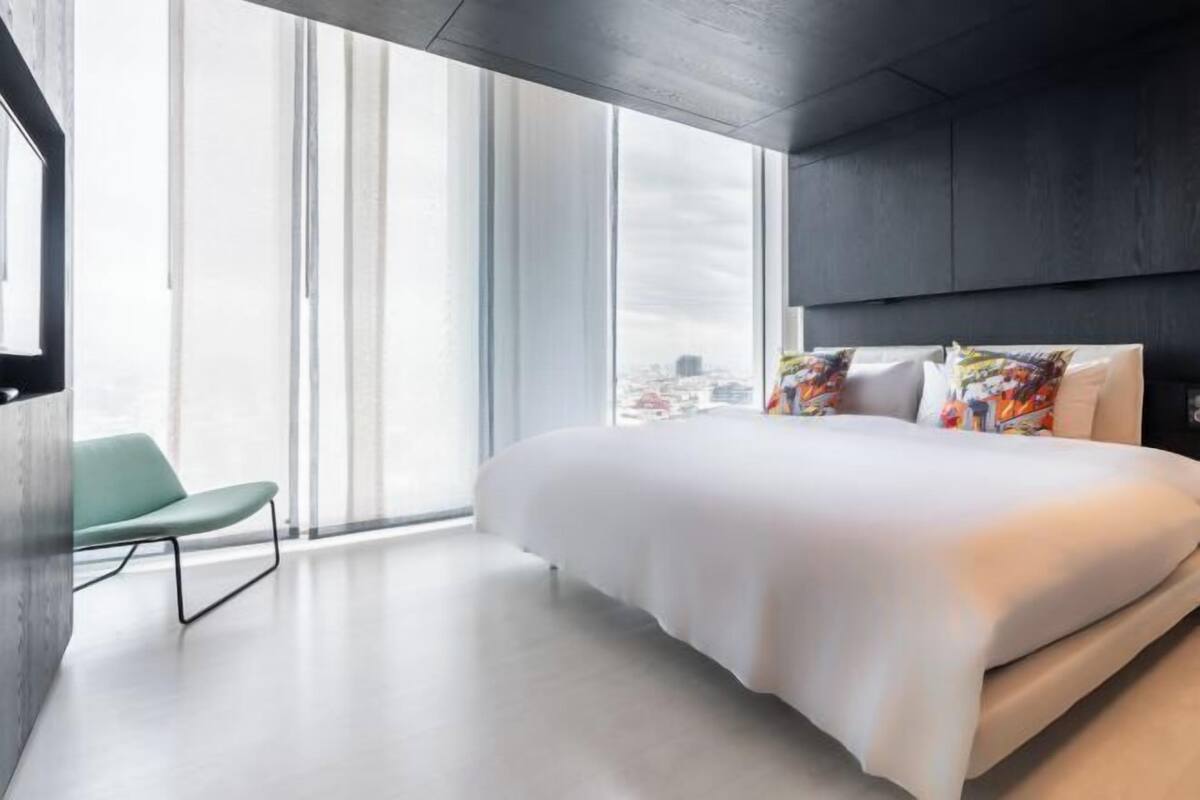 1 bedroom, in-room safe, blackout curtains, soundproofing