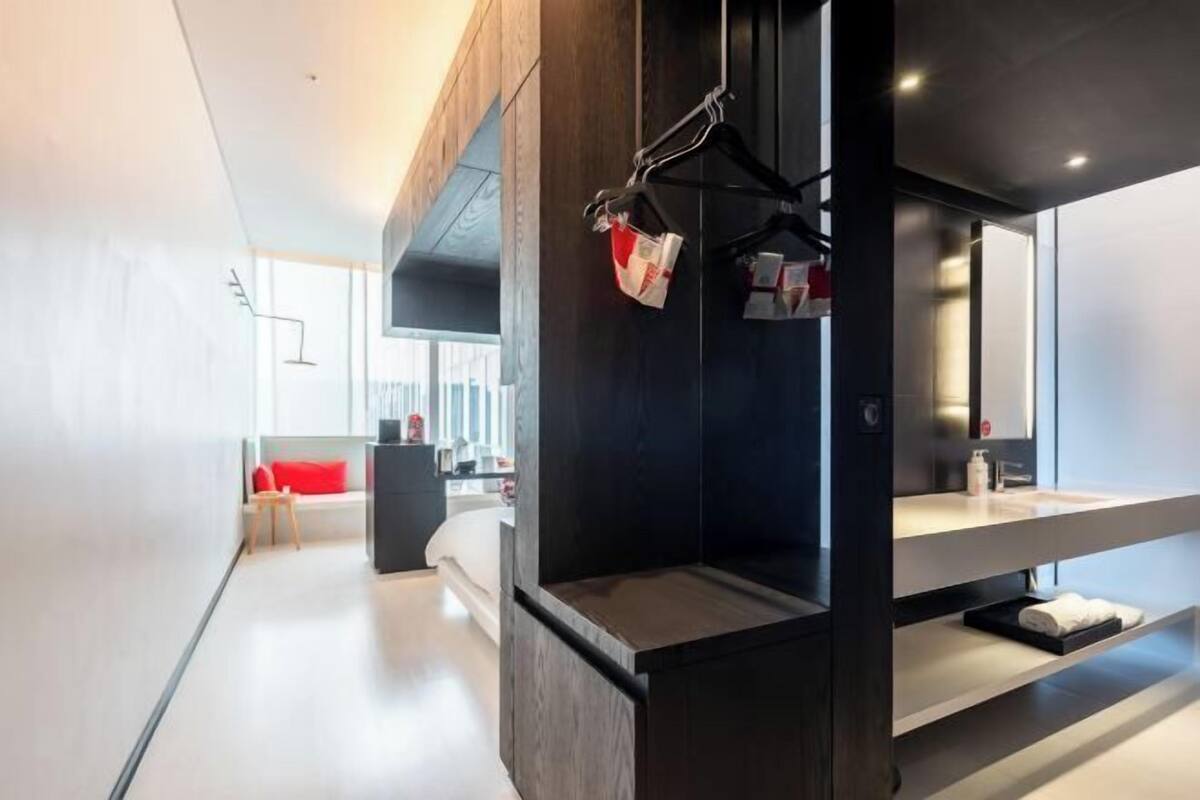 1 bedroom, in-room safe, blackout curtains, soundproofing