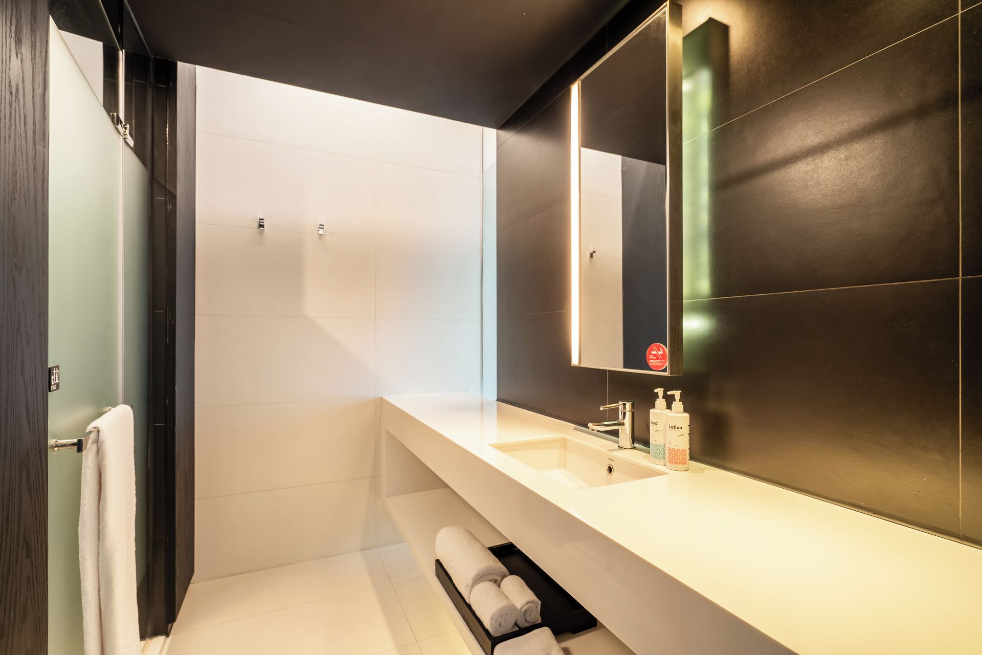 gallery room | bathroom | shower, hair dryer, electronic bidet, towels