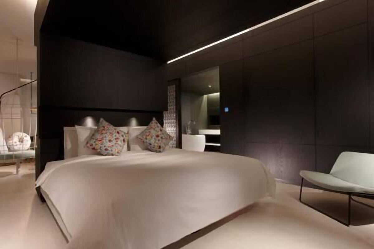 Zimmersafe, Verdunkelungsvorhänge, schallisolierte Zimmer