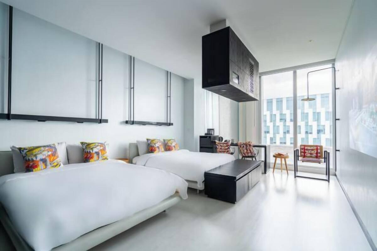 1 bedroom, in-room safe, blackout curtains, soundproofing