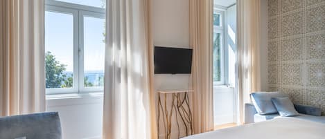 Junior Suite | Premium bedding, down duvets, pillow-top beds, free minibar items