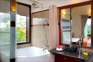 Bathroom - Van Lan Riviera Villas (Da Nang)