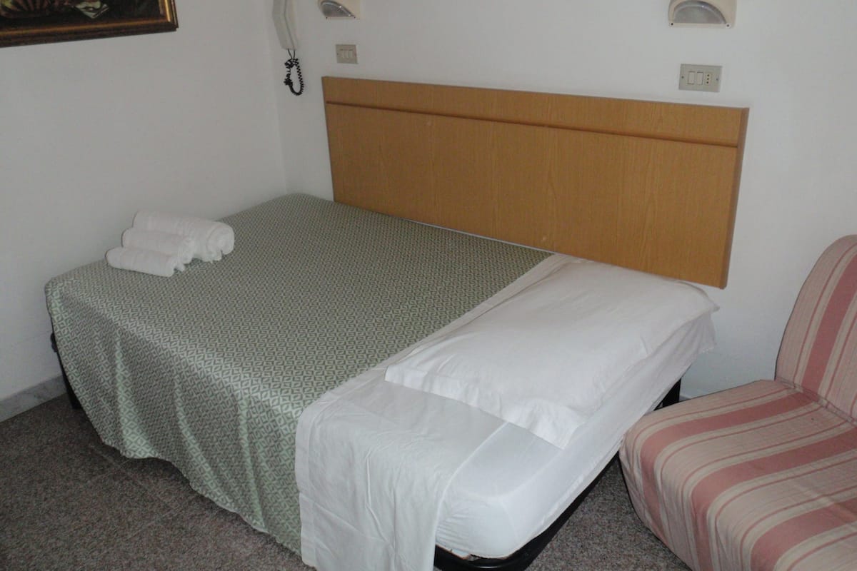 In-room safe, free WiFi
