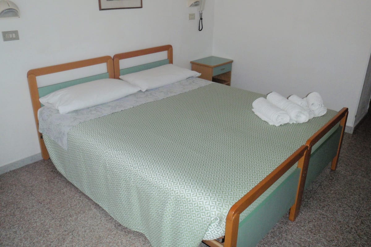 In-room safe, free WiFi