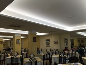 Lunch and dinner served - Hotel Angela (Misano Adriatico)