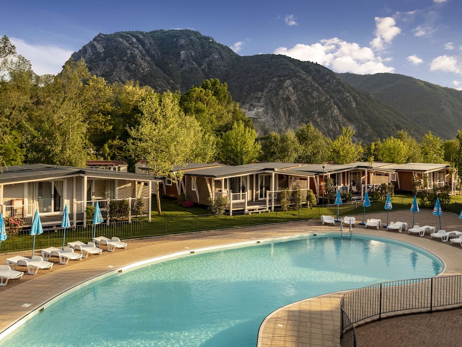 Seasonal outdoor pool, pool umbrellas, sun loungers
