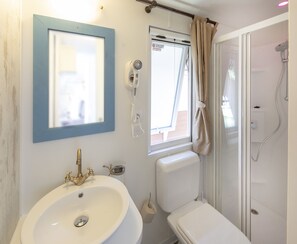 Suite, 2 Bathrooms | Bathroom | Shower, rainfall showerhead, free toiletries, hair dryer - Glamping Il Borgo delle Arti (Verbania)