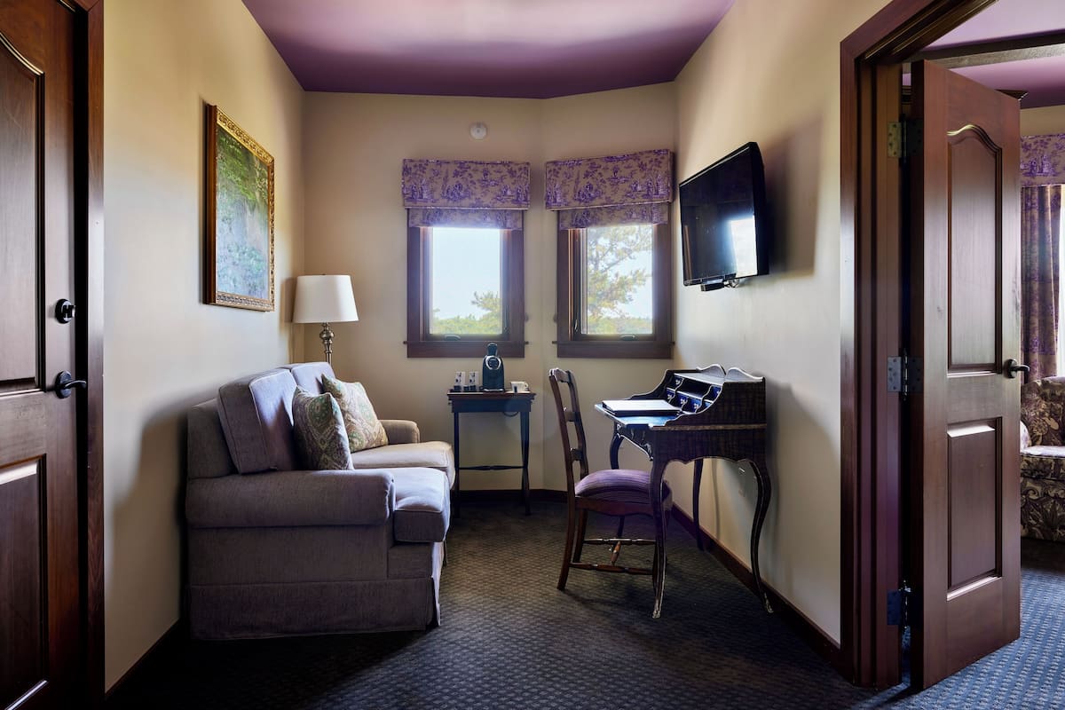 Deluxe Room, 1 King Bed, Golf View (Golf View Junior Suite King) | Premium bedding, down comforters, in-room safe, desk