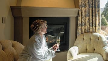 Premium bedding, down comforters, in-room safe, desk
