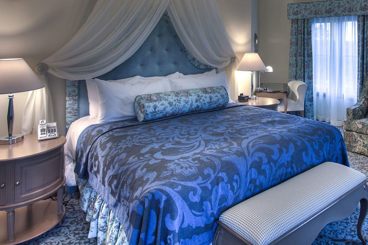 Premium bedding, down comforters, in-room safe, desk