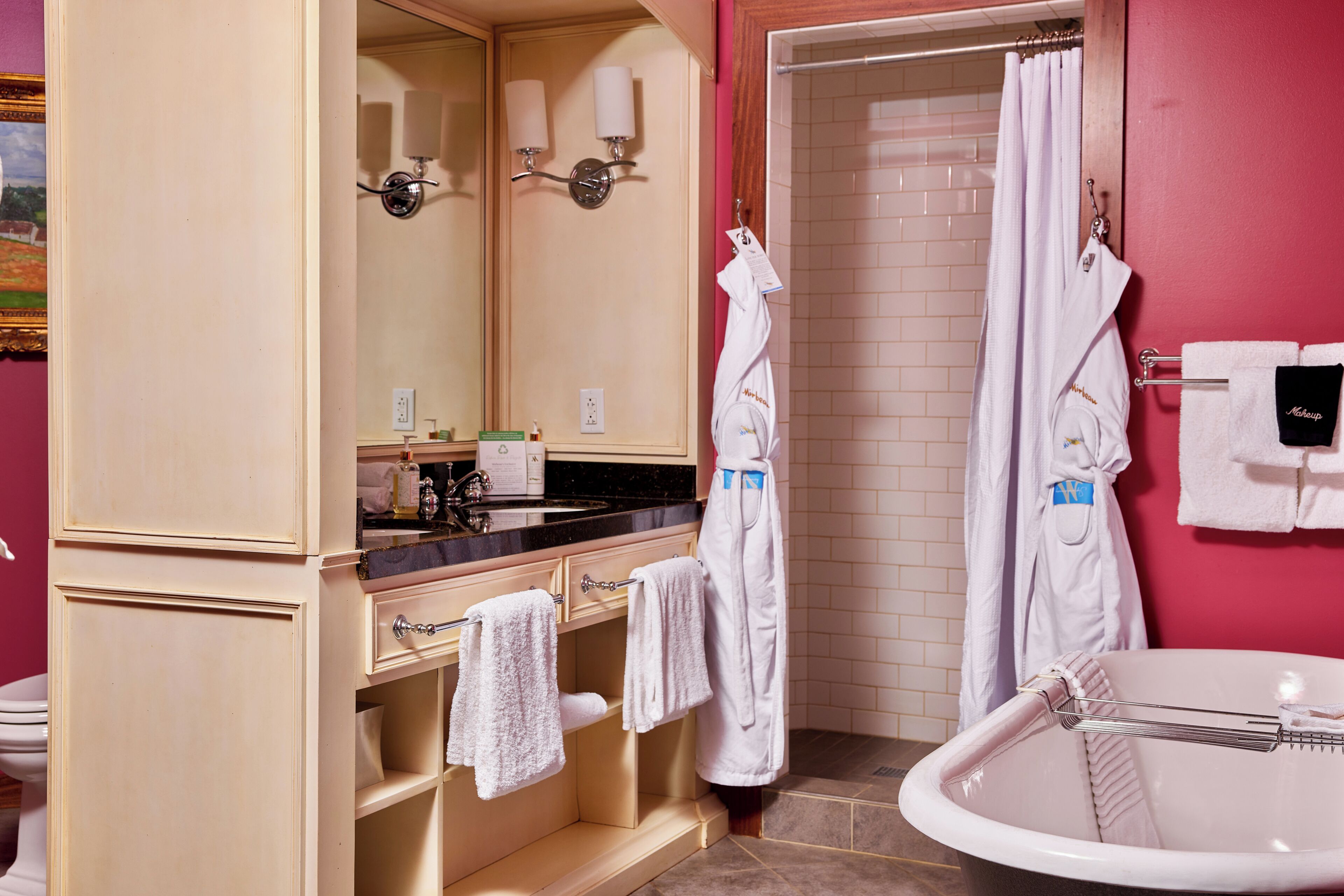 executive suite, 1 king bed, garden view (garden view exec suite king) | bathroom | free toiletries, hair dryer, bathrobes, slippers