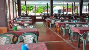 Desayuno a la carta todos los días (con cargo)