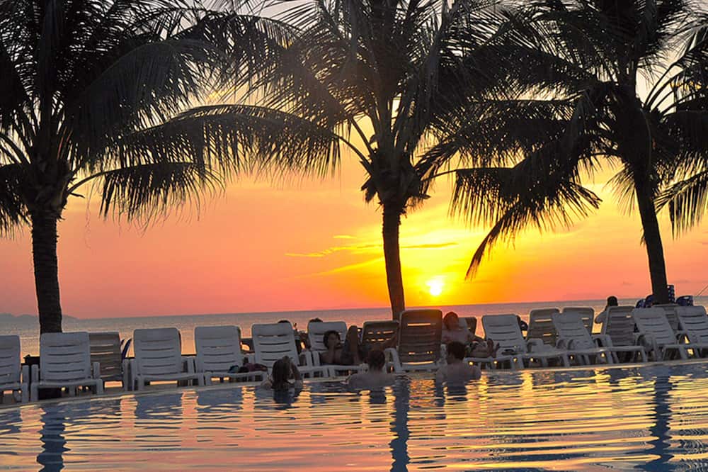 Coral Resort & Bungalows