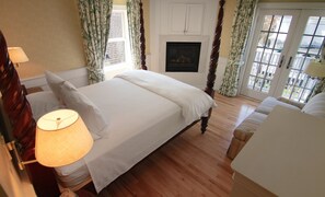  Queen Town View | Premium bedding, minibar, blackout drapes, iron/ironing board - Anchor Inn Beach House (Provincetown)