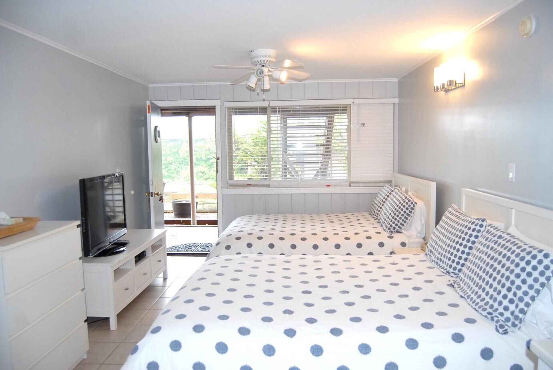 1 bedroom, individually decorated, individually furnished