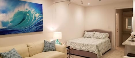 Studio | Individually decorated, individually furnished, iron/ironing board