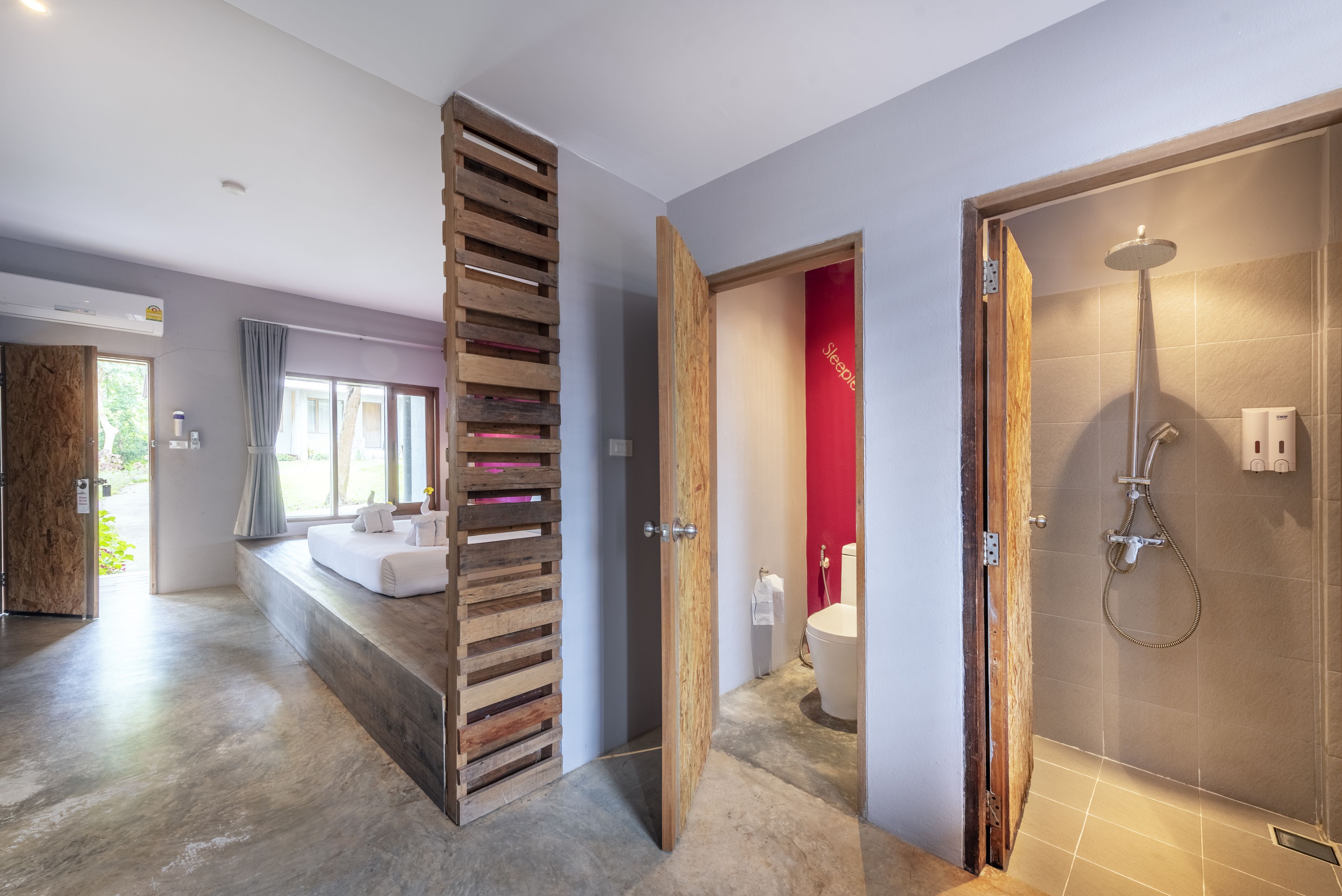 Garden View Room | Douche de la salle de bain