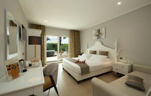 Standard King Room - Annex | Bộ đồ giường cao cấp, nệm cao su hoạt tính (memory foam), minibar 