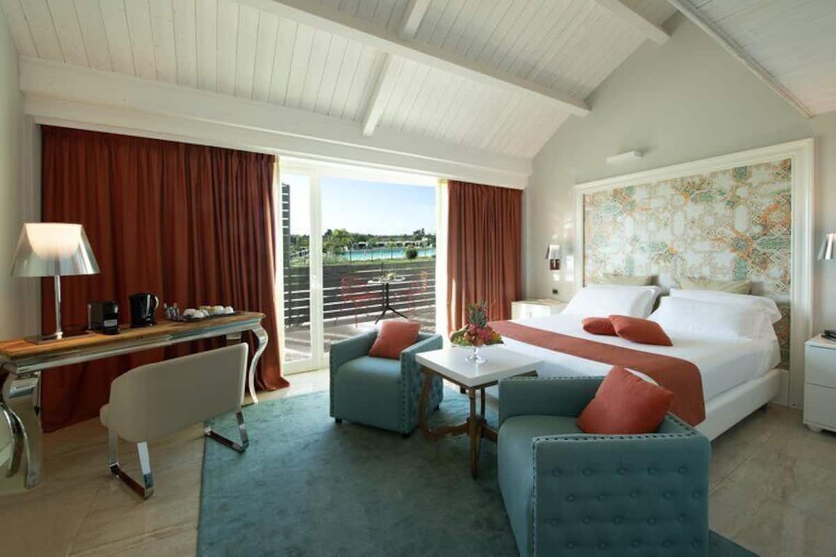 Family Suite (split level) | Premium bedding, memory foam beds, minibar, in-room safe