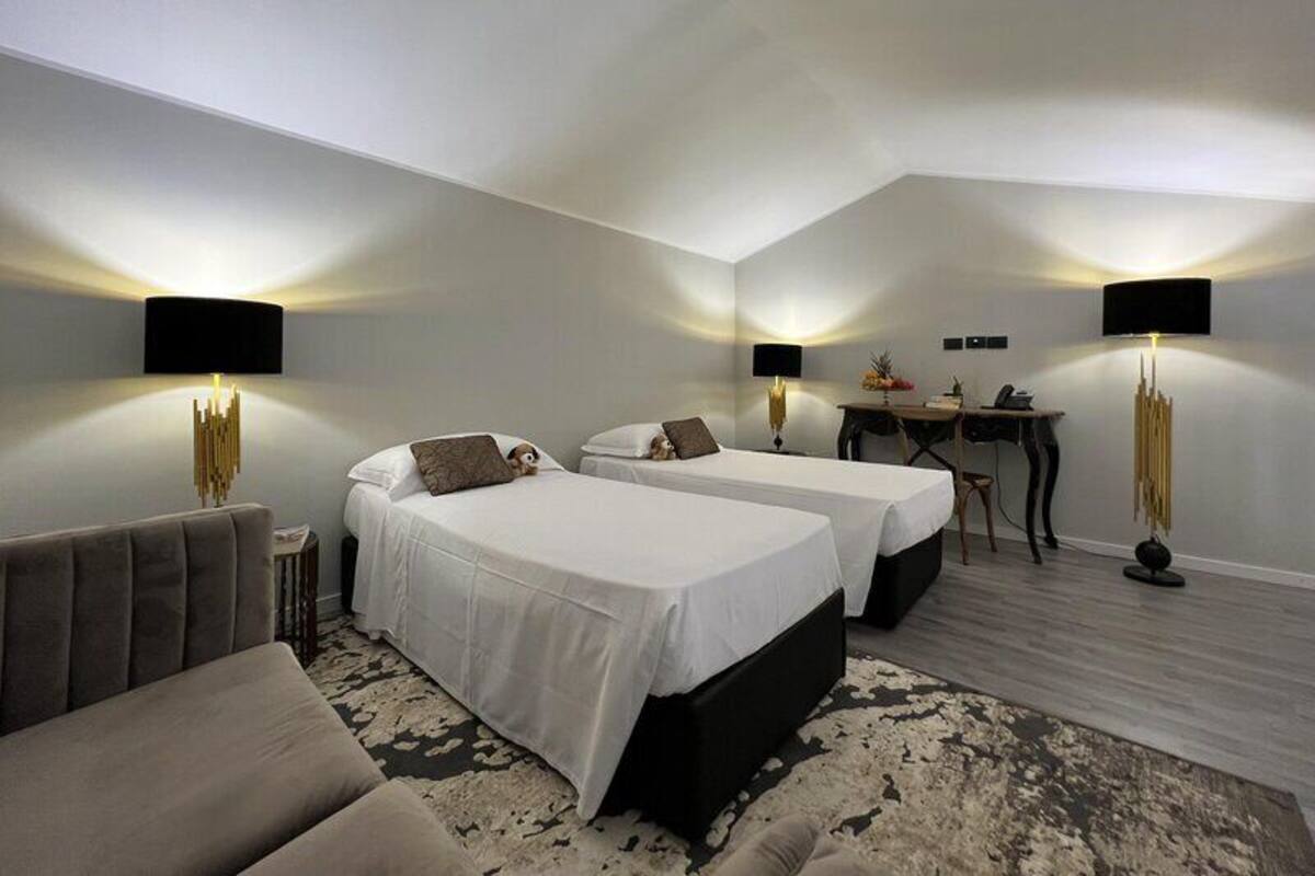 Literie de qualité, lit avec matelas en mousse à mémoire, minibar