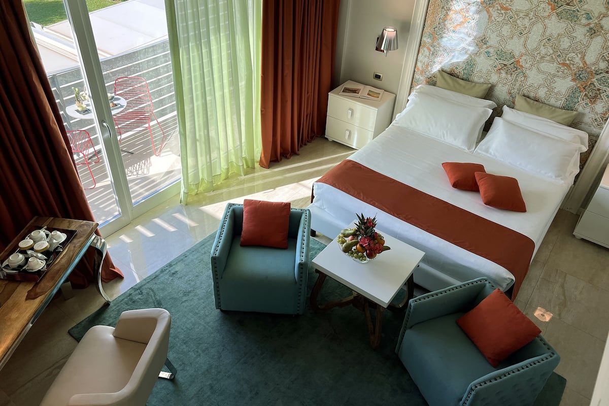 premium duplex, pool view (spa access) | egyptian cotton sheets, premium bedding, memory-foam beds, minibar