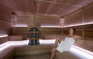 Behandelingskamers voor koppels, een sauna, een bubbelbad, een stoombad