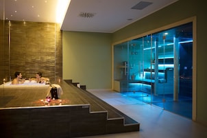 Couples treatment rooms, sauna, hot tub, steam room, Turkish bath