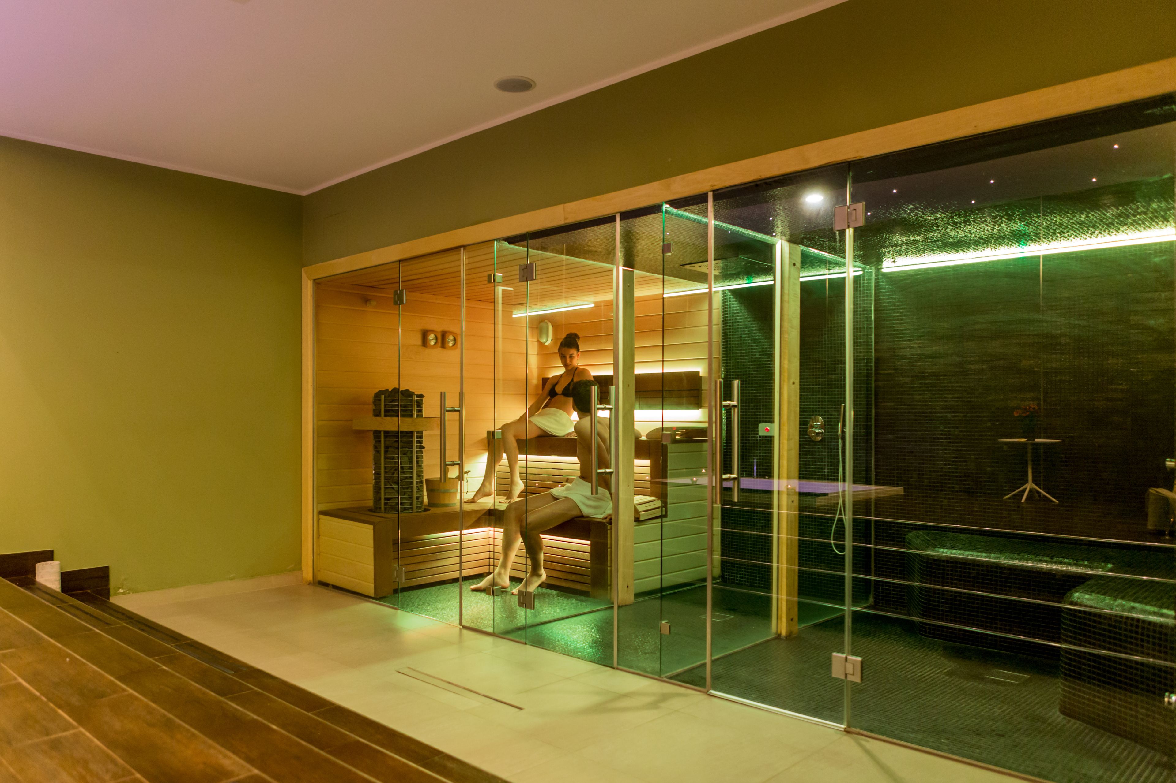 couples treatment room(s), sauna, hot tub, turkish bath/hammam