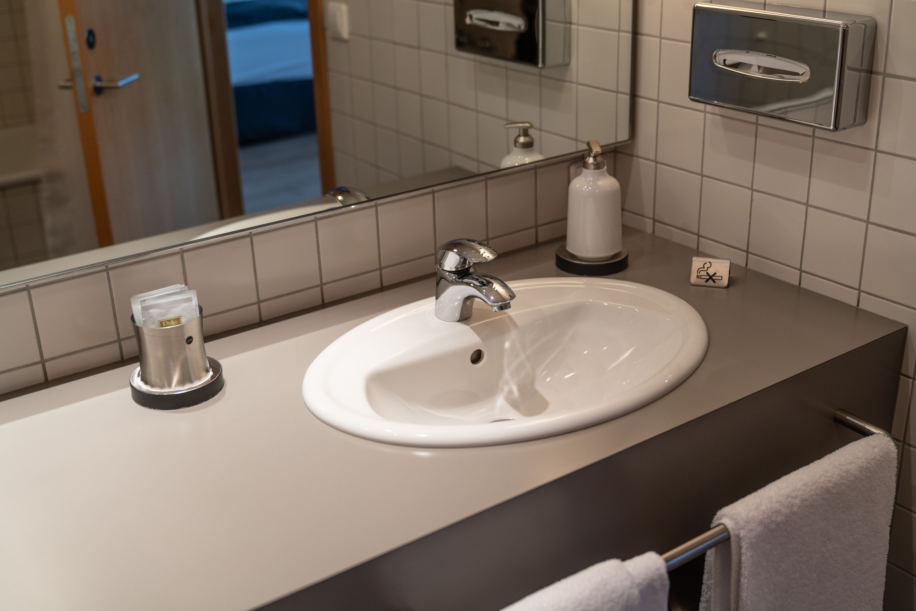 deluxe double room, 1 bedroom, city view | bathroom amenities | shower, free toiletries, hair dryer, towels