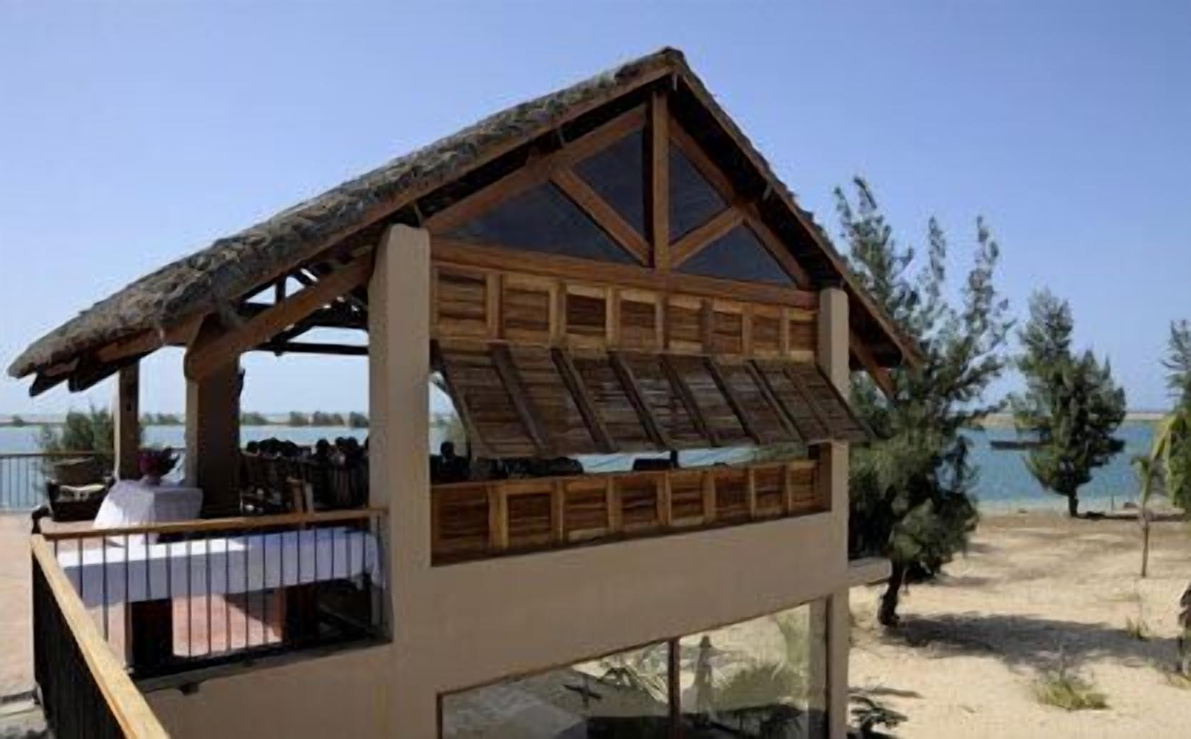 Breakfast, lunch, dinner served; international cuisine, ocean views 