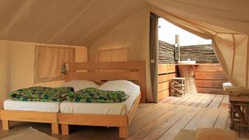 Una scrivania, culle/letti per bambini (gratuiti)