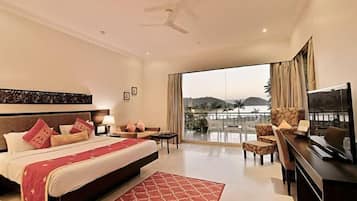 1 bedroom, Egyptian cotton sheets, premium bedding, memory-foam beds