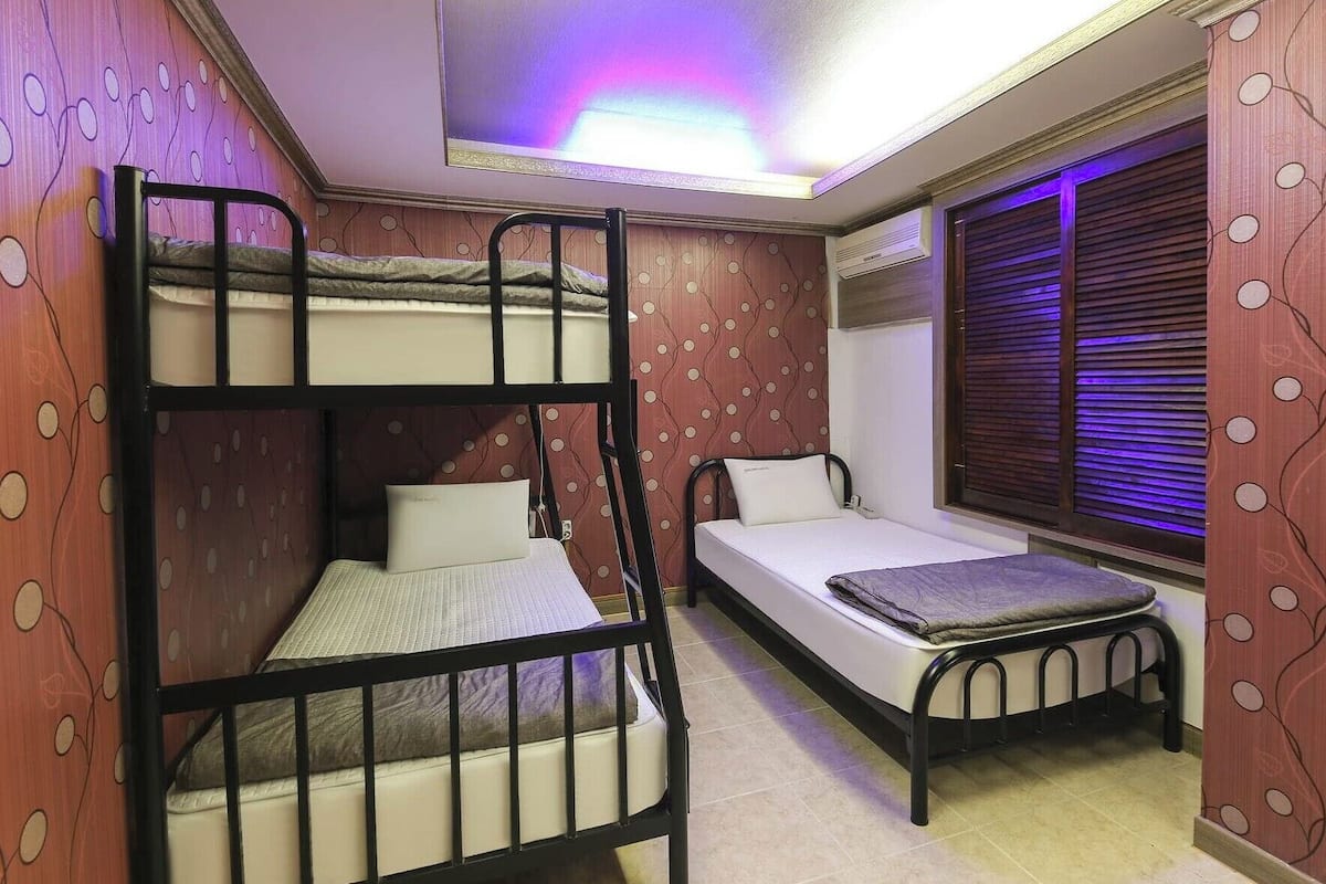 Familien-Dreibettzimmer, 1 Schlafzimmer | Kostenloses WLAN, Bettwäsche