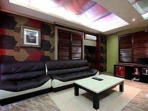 VIP | Living area | LED TV, computer, pay films - Brown Hotel (Suncheon)