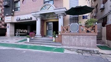 숙박 시설 입구