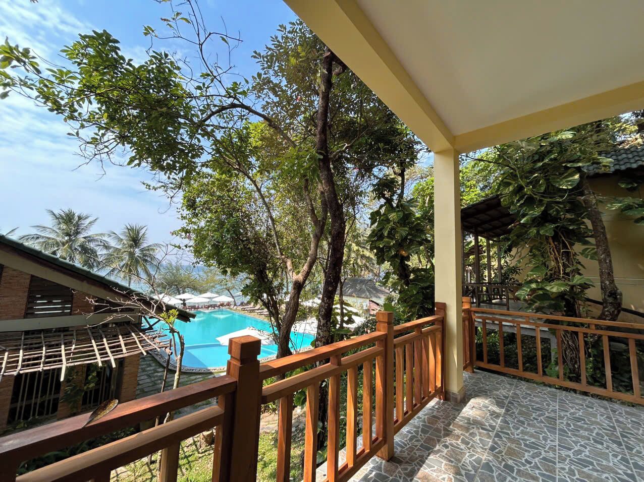 Family Partial Sea View | Minibar, in-room safe, desk, blackout drapes