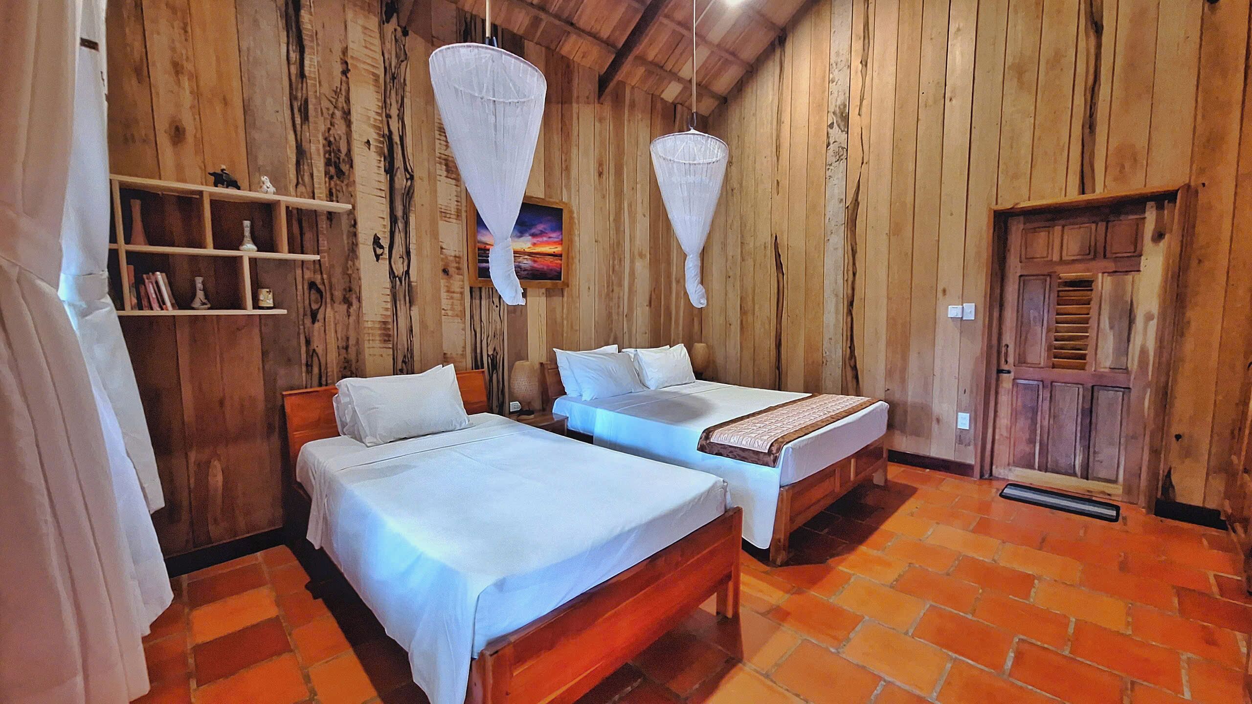 bungalow triple with garden view | bathroom | shower, free toiletries, hair dryer, slippers