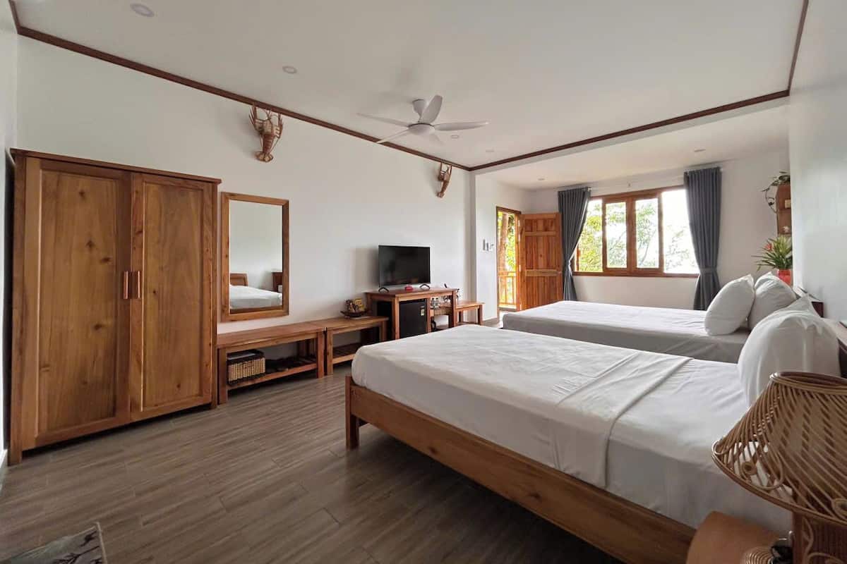 迷你吧、房內夾萬、書桌、遮光窗簾/窗簾