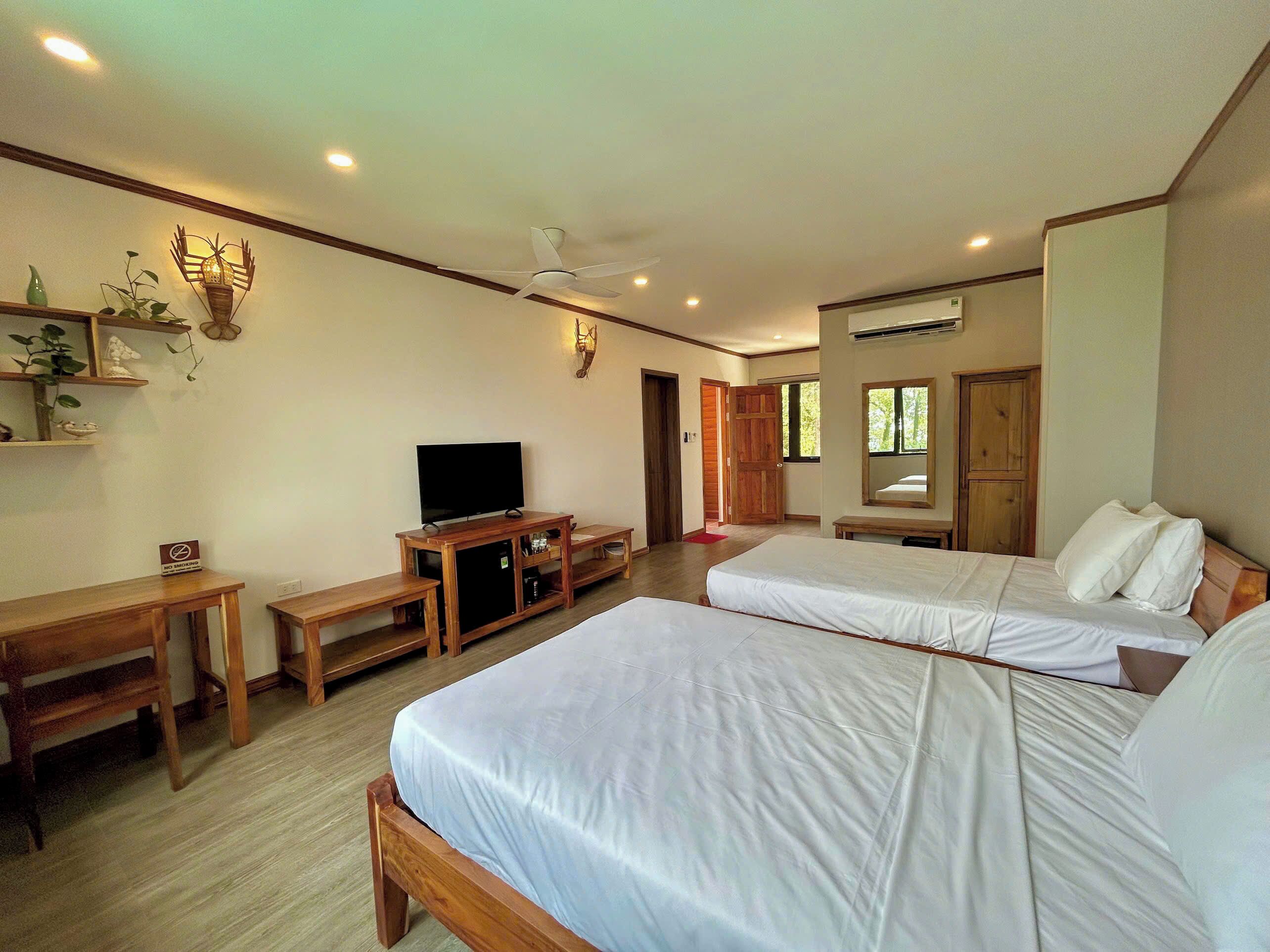 迷你吧、客房內保險箱、書桌、遮光布/窗簾