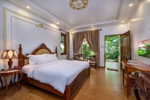 Habitación Deluxe, vista al jardín (20 Meters From The Beach) | Ropa de cama de alta calidad, camas con pillow-top y minibar