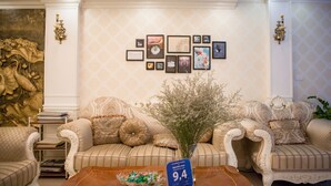 Lobby sitting area - Splendora Hotel (Hanoi)