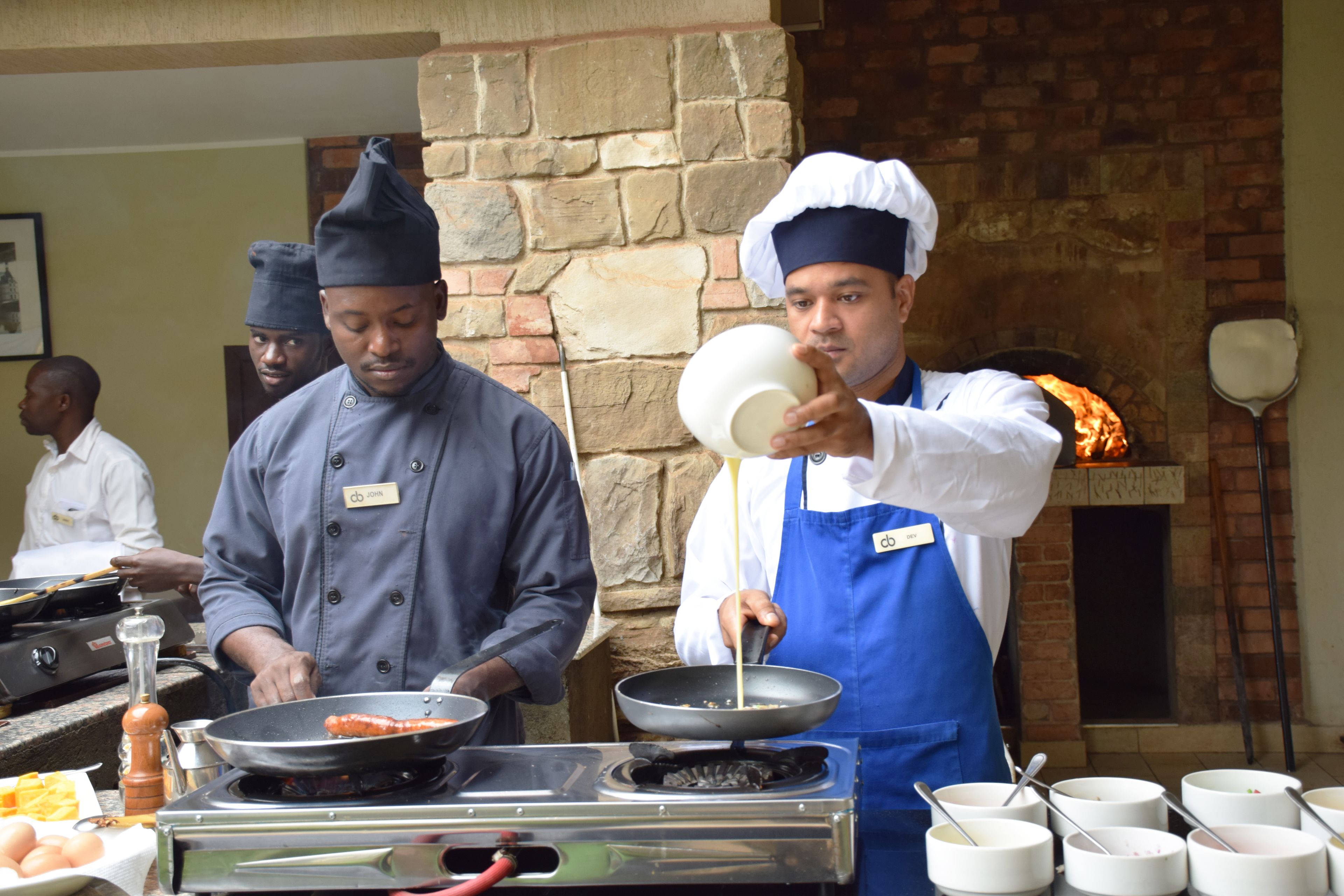 Frühstück, Mittagessen, internationale Küche, Blick auf den Pool 