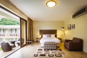 Habitació superior (Club) | Minibar, caixa forta a l'habitació, escriptori i cortines opaques