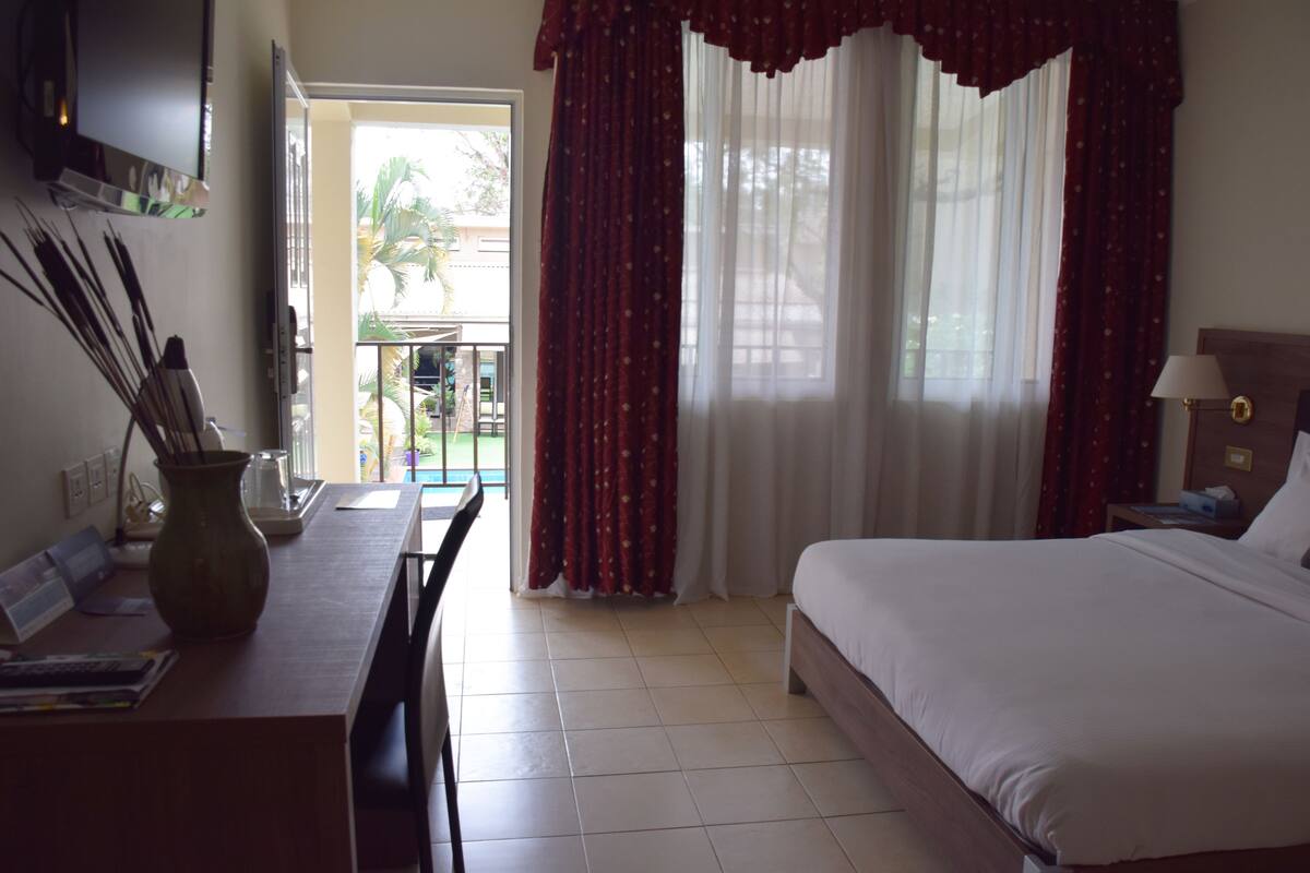 Poolside Room | Minibar, in-room safe, desk, blackout drapes